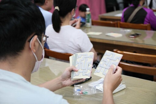 燕巢據點辦親職講座 用遊戲陪孩子專心學