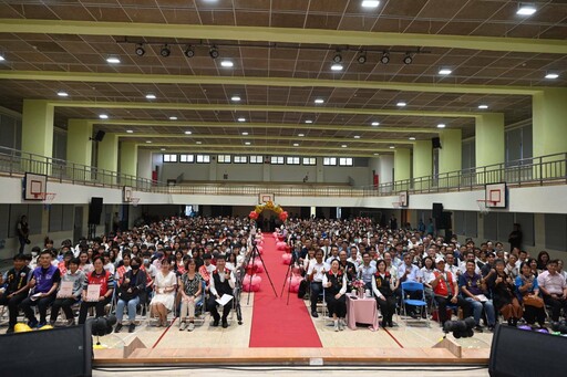 花縣國小縣長獎頒發 勉勵孩子勇敢逐夢自信成長