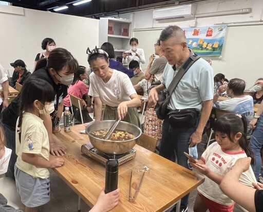 攜手新住民NGO 漫步左營染出淨零「新」色彩