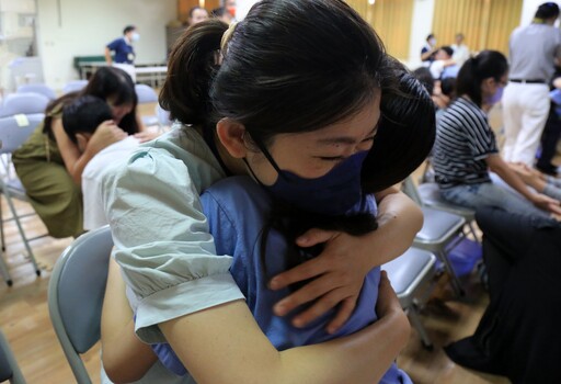 嘉義慈濟慈少班「足」甘心 奉茶浴足感念親恩