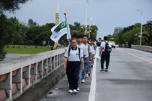 十公里師公路心堅定─慈小畢業生踏上感恩之旅