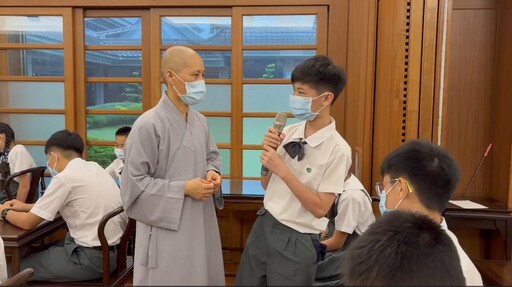 十公里師公路心堅定─慈小畢業生踏上感恩之旅