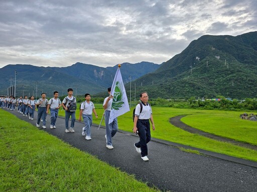 十公里師公路心堅定─慈小畢業生踏上感恩之旅