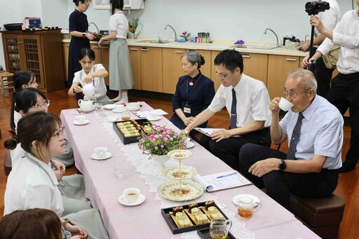 慈大「茶道藝術鑑賞」課程 讓學生忘了滑手機