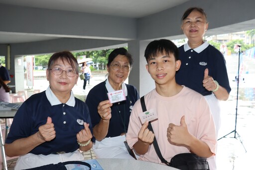 味全龍帶青年熱血響應 慈濟造血幹細胞驗血建檔