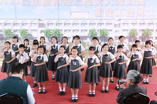 臺南慈小音樂手語演繹為楠西注入暖流送上祝福