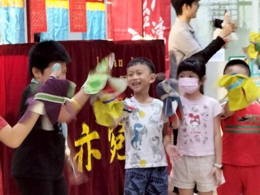 掌中乾坤進圖書館！布袋戲魅力征服大小觀眾