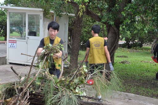 丹娜絲風災毀損校園 臺南慈濟號召青年志工清理
