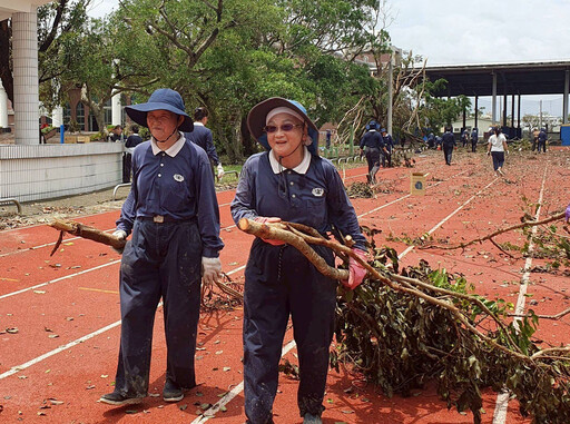 北市慈濟志工前往嘉義 助災後國中小校園清掃