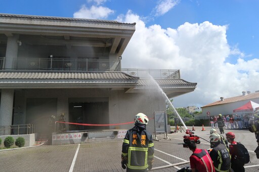 桃園八德靜思堂火警演練 消防弟兄與志工共演練
