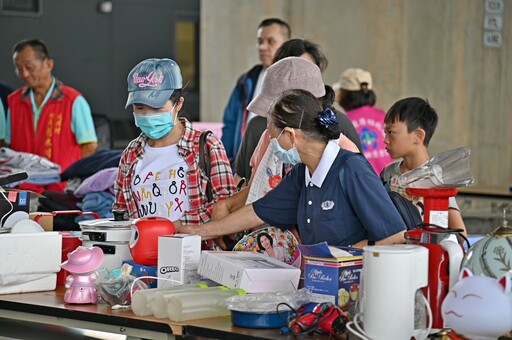 宜蘭慈濟參加五結免廢市集 民眾踴躍二手交換