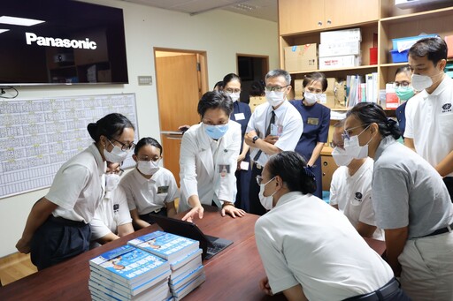 檳城人醫會取經花慈 驚豔創研能力及中西醫合療