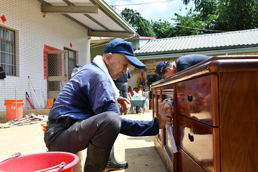 臺中大坑山區住屋遭土石流侵入 慈濟動員清家園