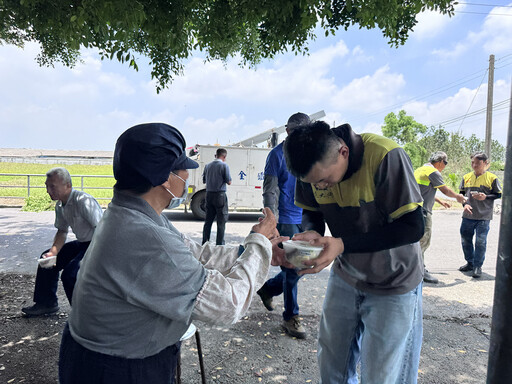 在嘉義看見修繕志工父子檔最感人的父親節聚餐