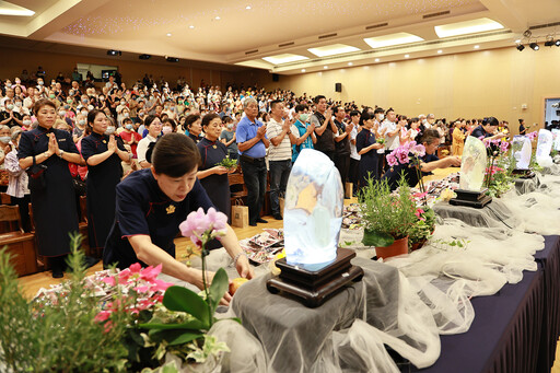 慈濟宜蘭園區舉辦七月吉祥月 近千會眾齊祈願