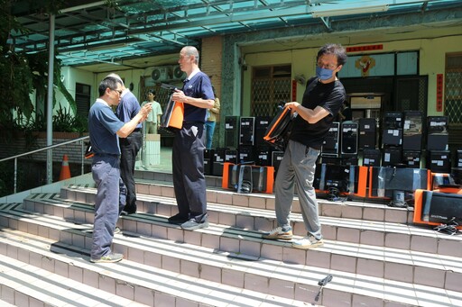 慈濟、工研院與竹風起重 捐贈再生電腦助力華光服務