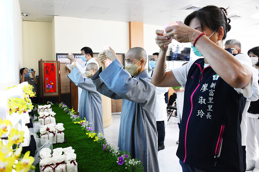 嘉義慈濟診所辦七月吉祥祈福會 病友以生命故事燃希望