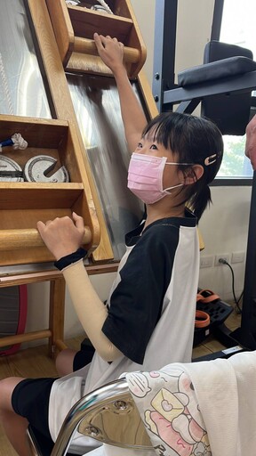 給他力量勇敢飛!陽光攜手周興哲守護燒傷顏損兒