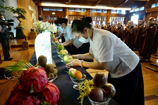 靜思精舍舉辦七月吉祥月祈福會 禮敬八十八佛