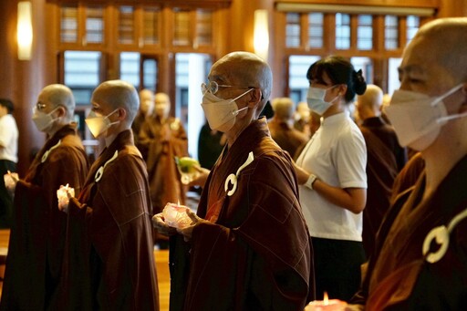 靜思精舍舉辦七月吉祥月祈福會 禮敬八十八佛