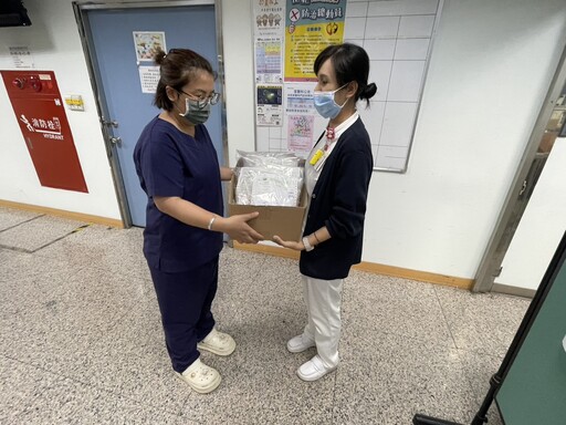道路受阻難行 關山慈院感恩消防徒步送藥到南橫