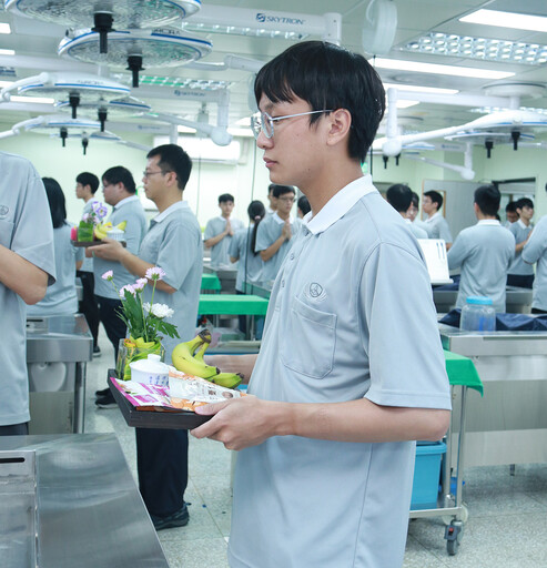 以生命為教材 慈大醫學生教師節感恩無語良師