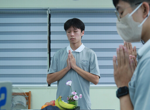 以生命為教材 慈大醫學生教師節感恩無語良師