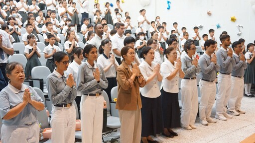 花蓮慈大附小 AI創意傳情意 教師節滿載感恩