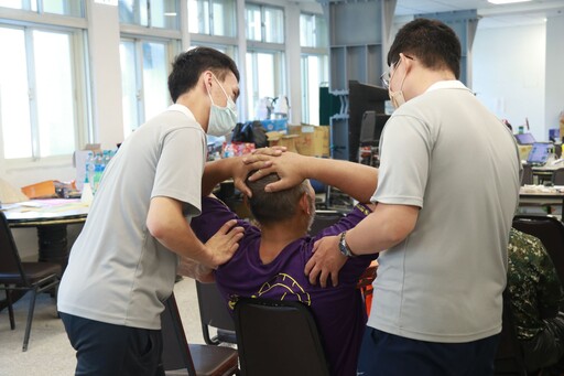 超人也需要保養 慈濟大學物治系師生前進光復