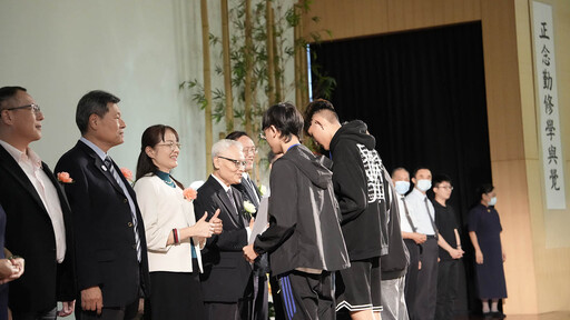 臺中靜思堂結合校系博覽會舉辦新芽獎學金頒獎