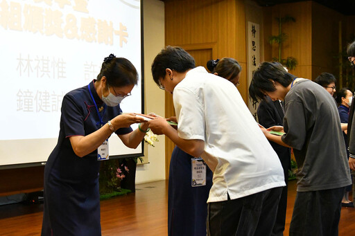 臺中靜思堂結合校系博覽會舉辦新芽獎學金頒獎