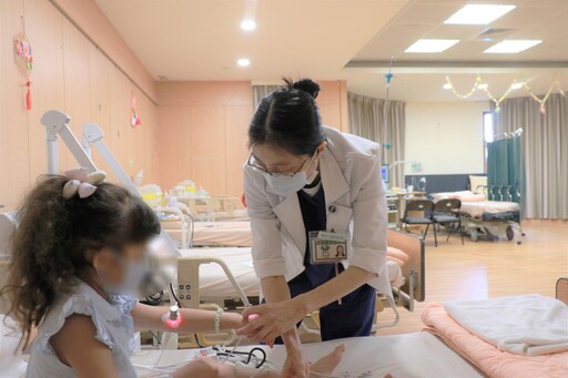 台中慈院醫療團隊攜手家屬 A流腦炎女童奇蹟康復