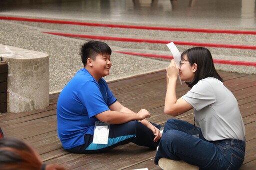 慈大大小學伴相見歡 自製濾水器、種子紙學防災