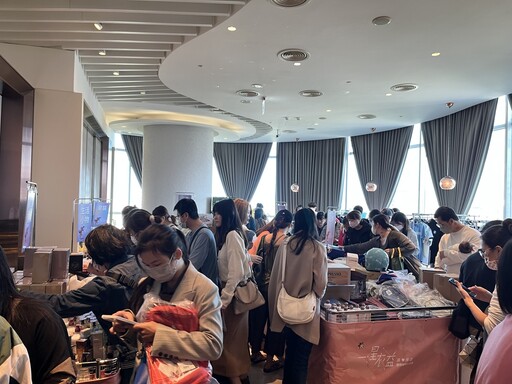 大江購物中心攜手名人聖誕義賣|寒冬送暖助安康教養院修繕家園