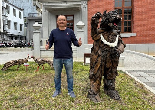 竹美館與動物共享大自然丨張弘欣漂流木創作展維妙維肖