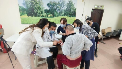 茱莉亞預防醫學健康診所邱品嘉領銜名醫王敬元|無畏風雨赴大溪嘉惠啟智教養院義診獻愛
