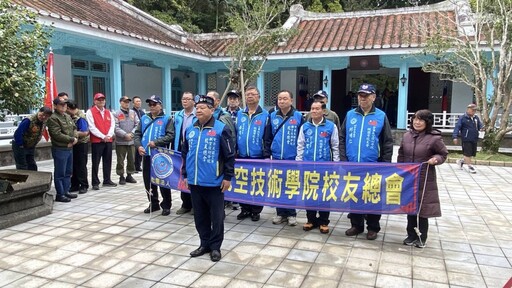 蔣公逝世五十週年丨空航技校友總會長廖盛芳率校友慈湖謁陵