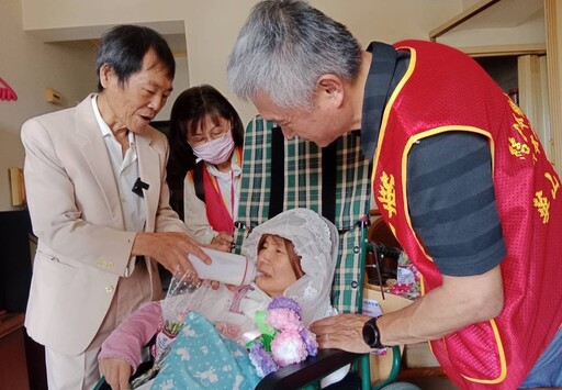 蘇阿公對失智臥床妻不離不棄！華山舉辦溫馨party情書告白圓夢