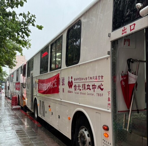 四台捐血車全滿!威震愛心發展協會獲衛福部表揚 吳明達:「有愛就有溫暖」