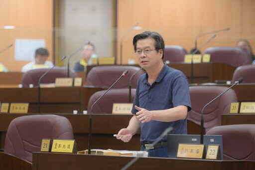 降肇事率擬調低駕駛年齡 市議員李光達:應加開桃小巴供長者搭乘