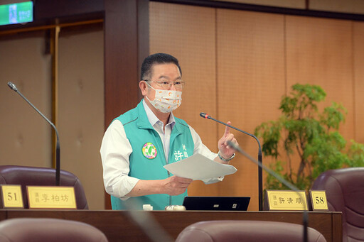 機捷A10人行道地磚翹起路人受傷 市議員許清順：民眾安全堪慮應改善