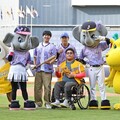 乙禾生醫攜手中信兄弟 生命鬥士開球感動全場