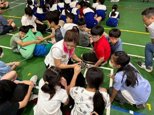 議員與烏龜同台授課!遠雄環境教育校園熱鬧登場