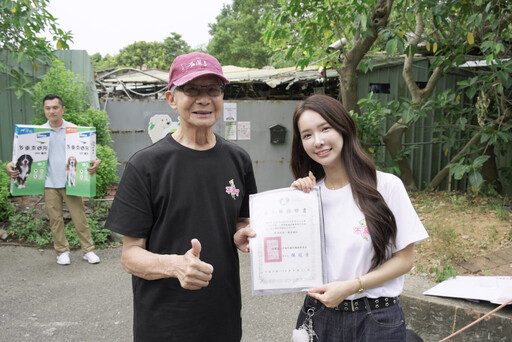 舞台女神化身浪浪守護者！「禾羽 KIMI 」親洗高齡狗狗掀溫柔追星風 帶粉絲變志工