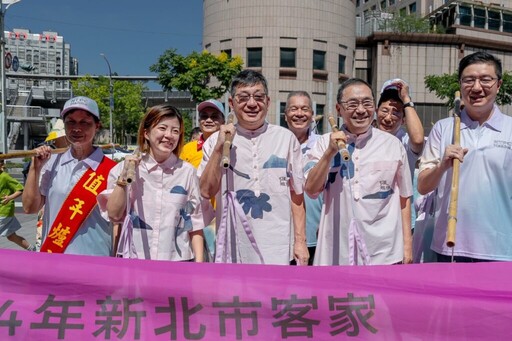 侯友宜市長親臨義民祭 青春踩街熱力開場 千人挑擔奉飯展現客家精神