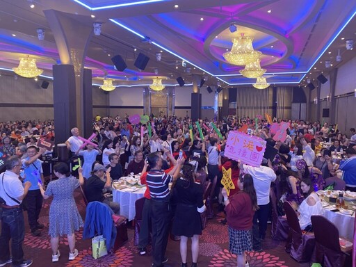 港都男神許峻榮《一滴淚》新歌發表會歌壇師資強陣容助陣 粉絲包場力挺嗨翻全場