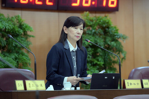 鐵道文化再造帶動城鎮振興 鄭淑方議員促設長照處並引入桃小巴