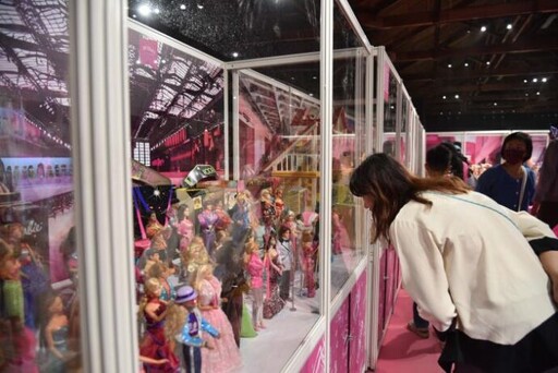 北港糖廠首次藝術時尚走秀「娃娃展」登場 吸引觀展人潮