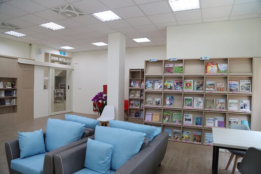 東石蚵鄉圖書館啟用 打造舒適閱讀空間