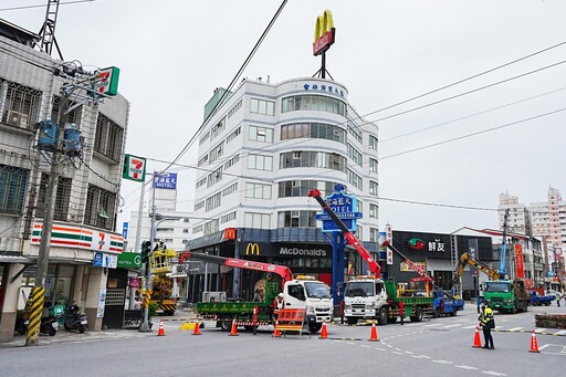 麥當勞楊政道夫婦長期回饋地方 游淑貞集眾人留言卡感恩與祝福